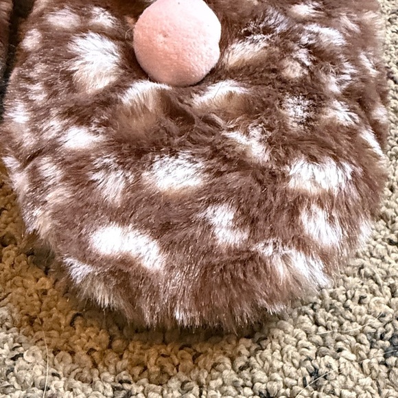 Reindeer Booties Slippers Christmas Brown & White Fuzzy w Pink Nose 7-8 NWOT - Picture 4 of 9